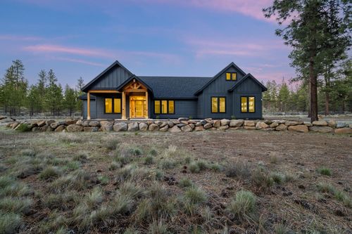 16611 Wilt Rd, Sisters, OR, 97759-9670 | Card Image