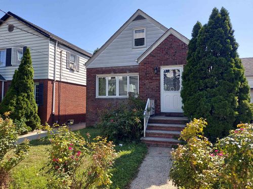 48 32nd St, Bayonne, NJ, 07002-3906 | Card Image