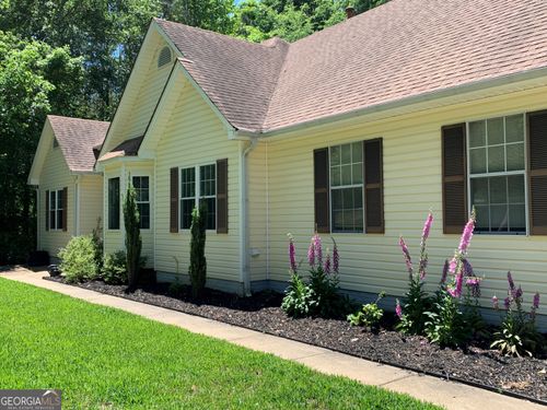 70 Wilkes Ct, Newnan, GA, 30263-6124 | Card Image