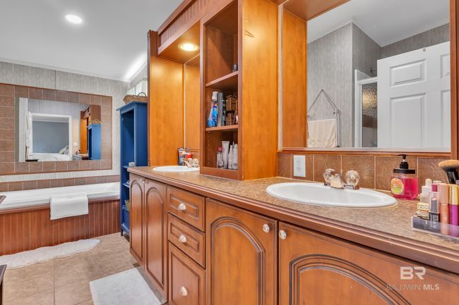 Bathroom | Image 19
