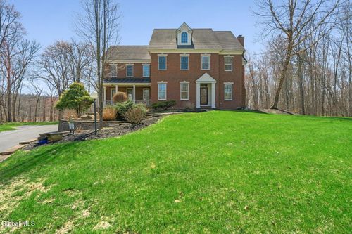 9 Stable Ln, Saratoga Springs, NY, 12866-8411 | Card Image