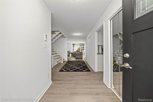 7451 Pebble Pt, West Bloomfield, MI, 48322-3517 | Card Image