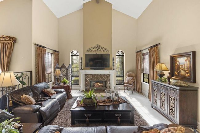13-web-or-mls-UpmarketMedia-317ElTua-249 | Image 12