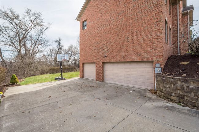 2021 Sterling Dr, House other with 4 bedrooms, 4 bathrooms and 3 parking in Mc Donald PA | Image 42
