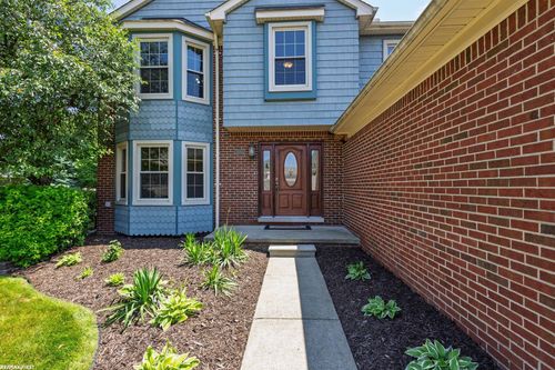 42106 Blairmoor Dr, Sterling Heights, MI, 48313-2612 | Card Image