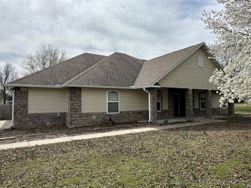 102 Morning Ln, Coffeyville, KS, 67337-7940 | Card Image