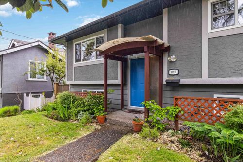 1273 Holloway St, Saanich, BC, V8P1M8 | Card Image