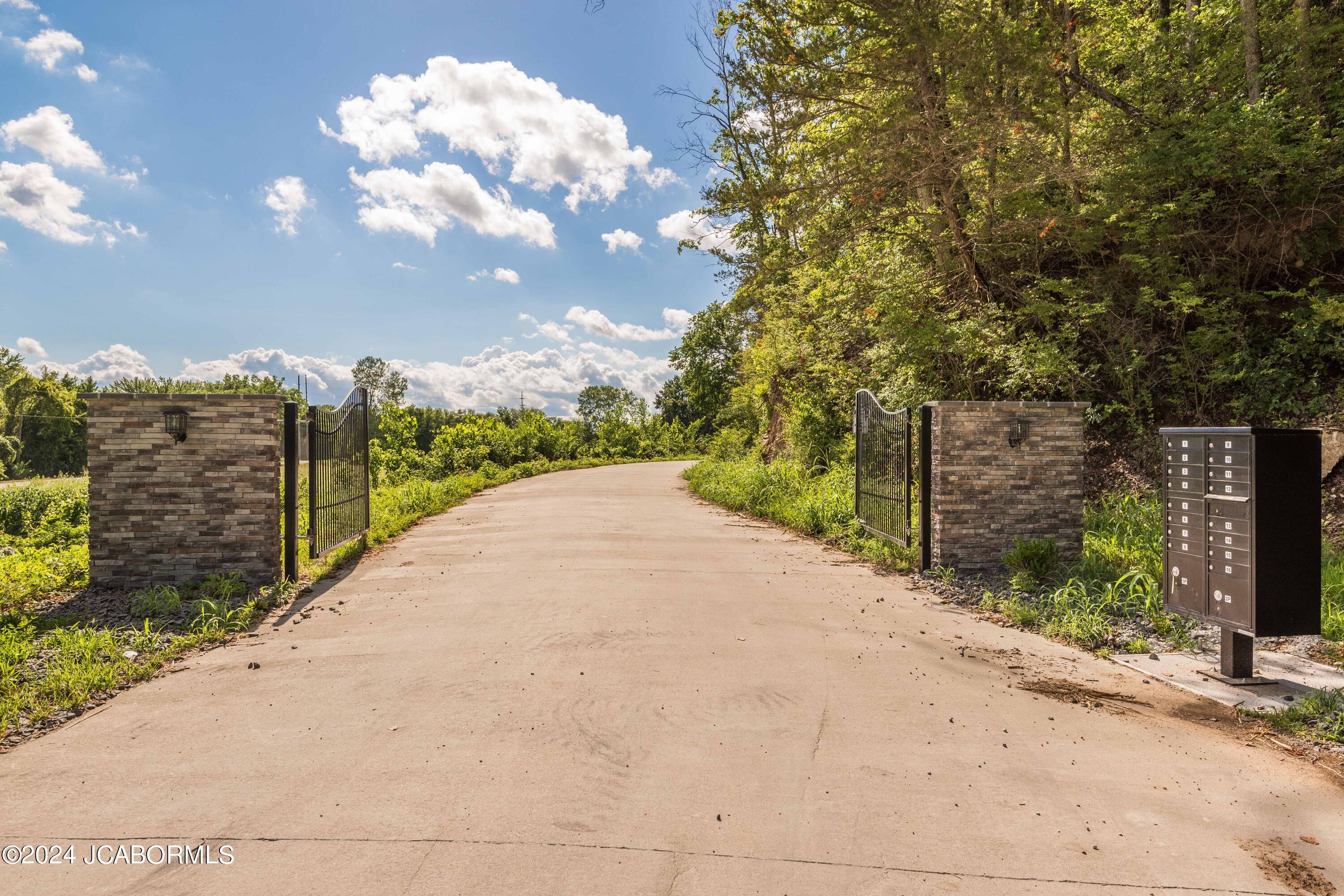 Land in Holts Summit