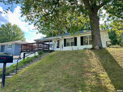 1305 Harrison Dr, Clinton, IA, 52732-6139 | Card Image