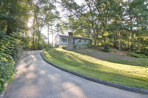 23 Cross St, Medfield, MA, 02052-2722 | Card Image