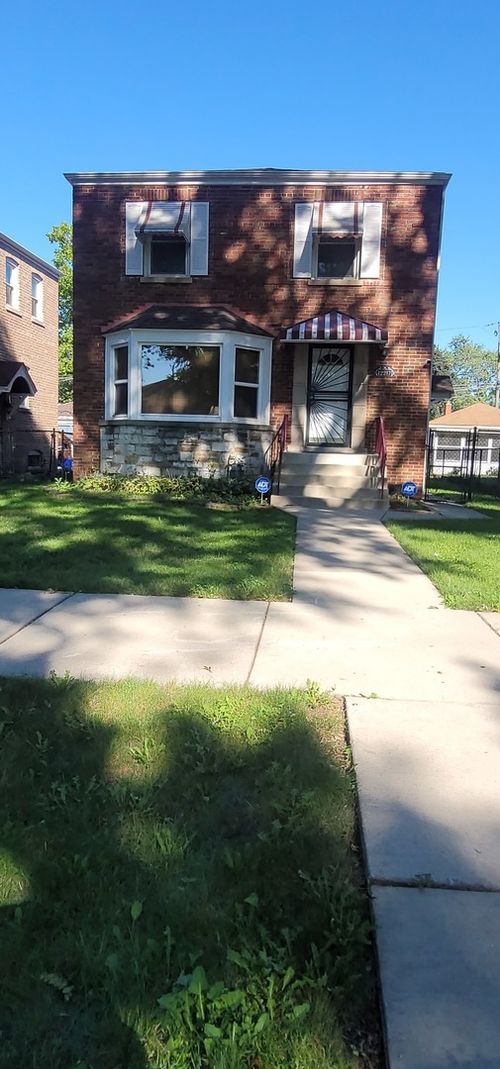 12217 S La Salle St, Chicago, IL, 60628-6820 | Card Image