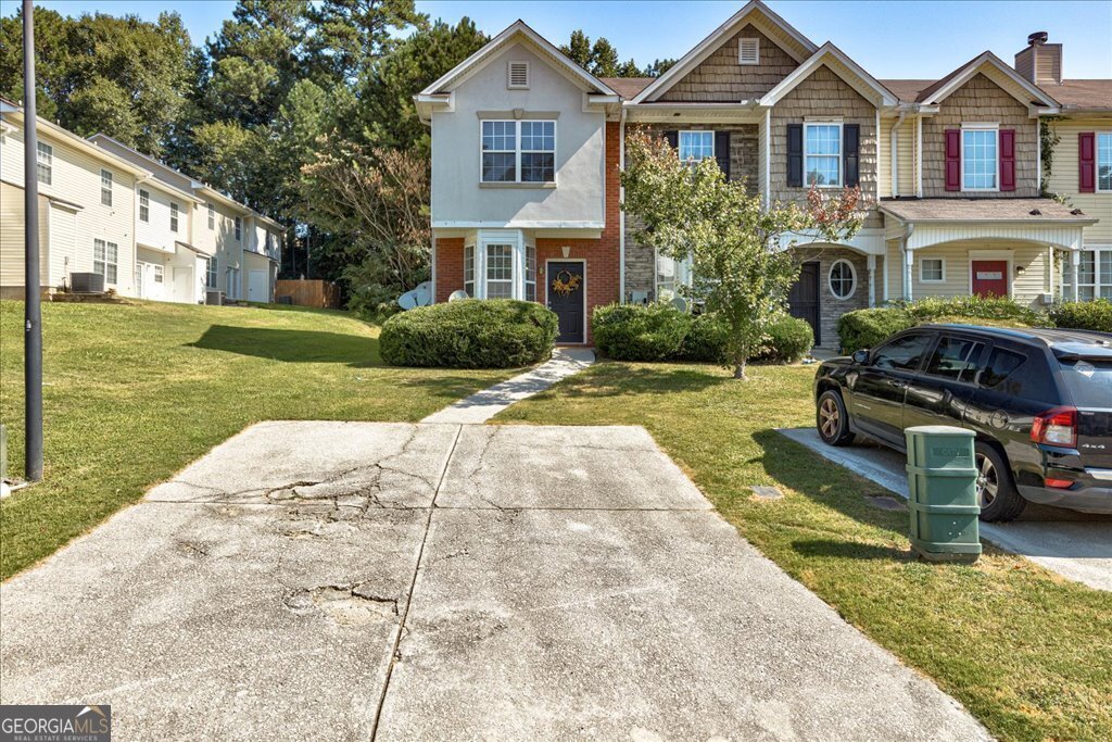 Camden Forrest Trl, Riverdale, GA 30296