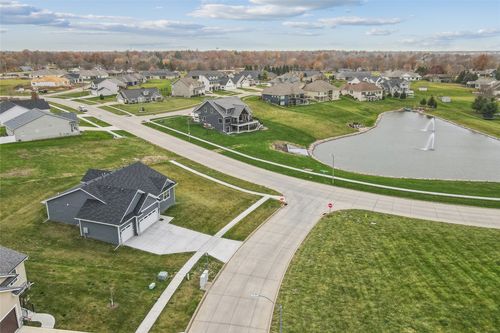 1800 Lakeview Dr, Pella, IA, 50219-7682 | Card Image