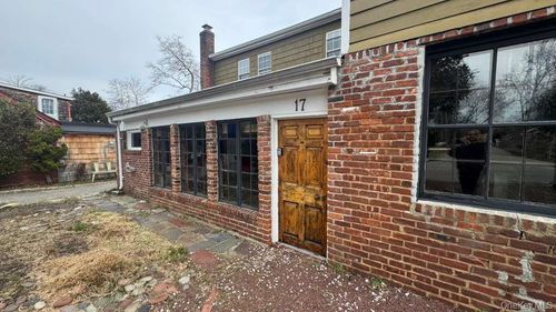 17 Jade St, Oakdale, NY, 11769-2425 | Card Image