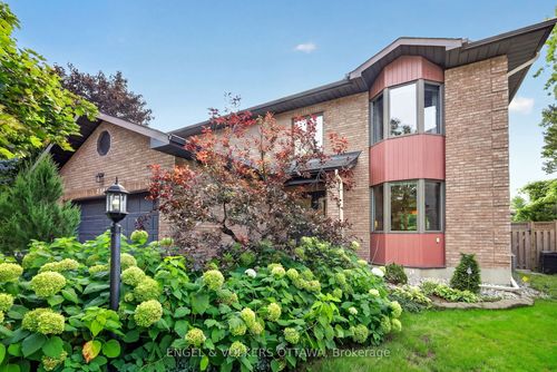 2106 Lamira St, Ottawa, ON, K1H8N9 | Card Image