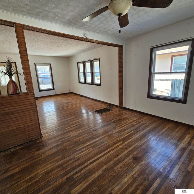909 9 Th St, House other with 3 bedrooms, 2 bathrooms and 1 parking in Fairbury NE | Image 6