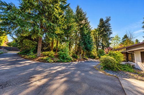 2023 92nd Ave Ne, Clyde Hill, WA, 98004-2504 | Card Image