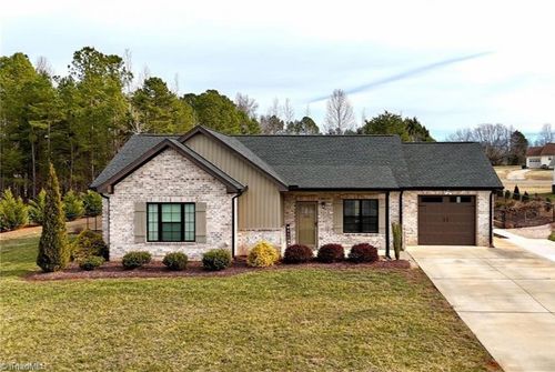 216 Parks Meadows Dr, Lexington, NC, 27292-8770 | Card Image