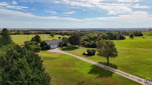 5335 Sumner Ct, Saint Marys, KS, 66536-9711 | Card Image