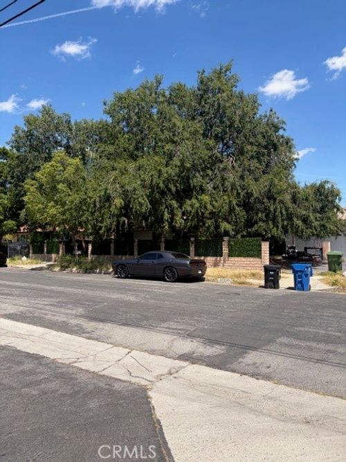 10210 Encino Ave, Northridge, CA, 91325-1405 | Card Image