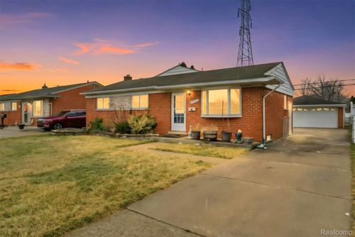 30139 Flanders Ave, Warren, MI, 48088-5832 | Card Image