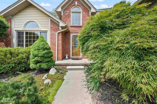 23875 Settlers Dr, Macomb, MI, 48042-5924 | Card Image