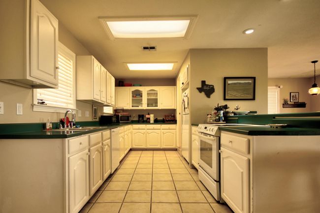 352 W Lakecrest, House other with 3 bedrooms, 3 bathrooms and null parking in Bluffton TX | Image 6
