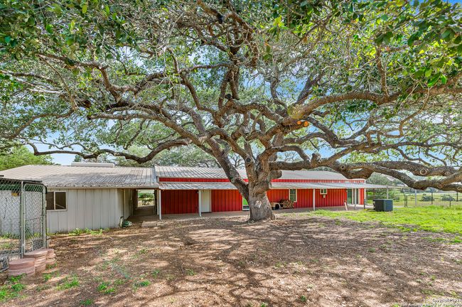 1015 Fm 2200 W, House other with 3 bedrooms, 3 bathrooms and null parking in Devine TX | Image 43