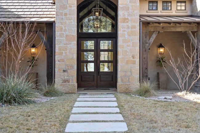 Stunning entry to this estate | Image 43