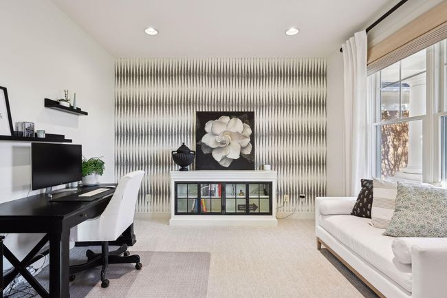 Home office/main floor bedroom. | Image 9