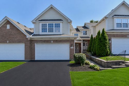 8426 Dawn Ln, Darien, IL, 60561-5538 | Card Image