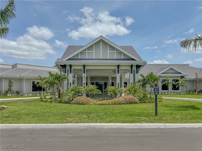 View of front of property featuring a front lawn | Image 39