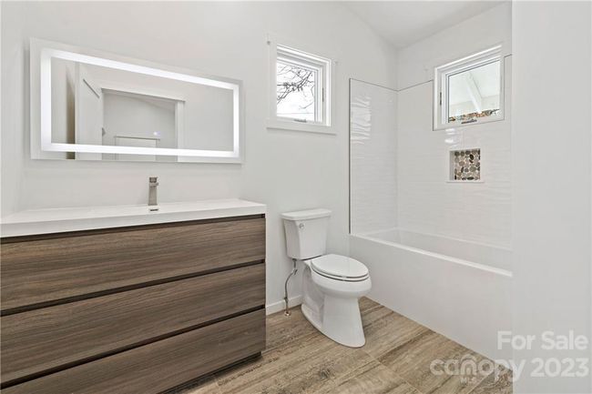 Upstairs bathroom | Image 39