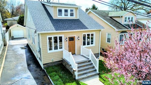 3 Raydol Ave, Secaucus, NJ, 07094-3212 | Card Image