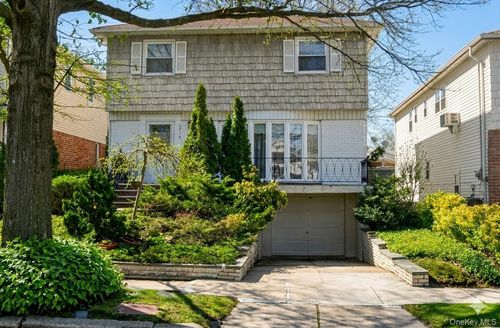 5718 Hewlett St, Little Neck, NY, 11362-2231 | Card Image