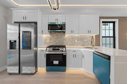 104 188th St, Saint Albans, NY, 11412-1032 | Card Image