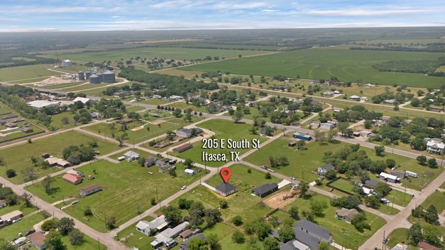 205 E South St, House other with 3 bedrooms, 2 bathrooms and null parking in Itasca TX | Image 32