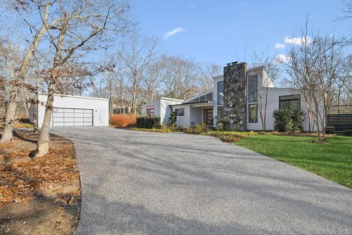 56 N Woods Ln, East Hampton, NY, 11937-3515 | Card Image