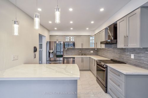 302-1701 Mccowan Rd, Scarborough, ON, M1S2Y3 | Card Image