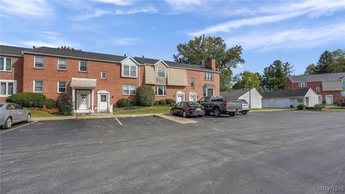 3911 Bowen Road, Lancaster, NY, 14086 | Card Image