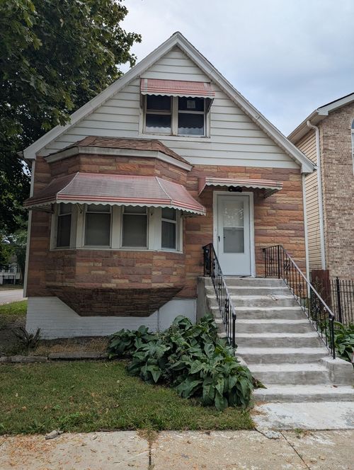 8601 Kingston Ave, Chicago, IL, 60617-2440 | Card Image