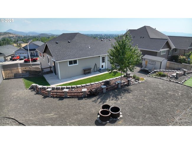 1019 Azure Way, House other with 3 bedrooms, 2 bathrooms and 2 parking in Eagle Point OR | Image 44