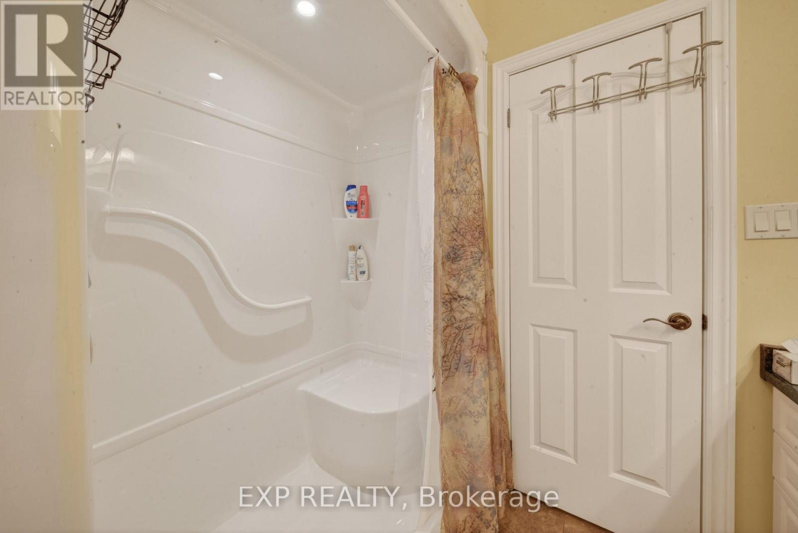 Residential in Norfolk (Port Rowan) 5