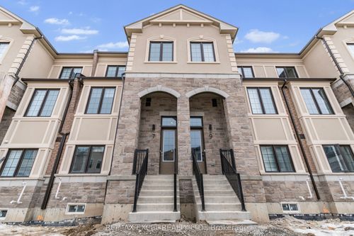 7 Peace Lane, Richmond Hill, ON, L4B0J4 | Card Image