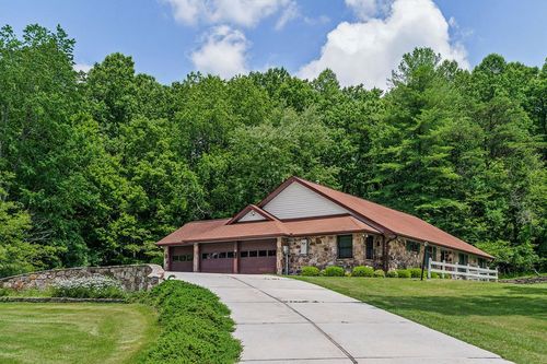 10 Meadows Rd, Sparta, TN, 38583-3911 | Card Image