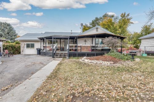 842 W Butterfield St, Weiser, ID, 83672-1616 | Card Image