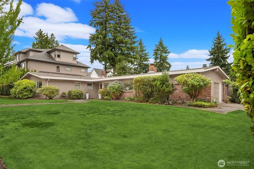 11005 Se 28th Pl, Bellevue, WA, 98004-7547 | Card Image