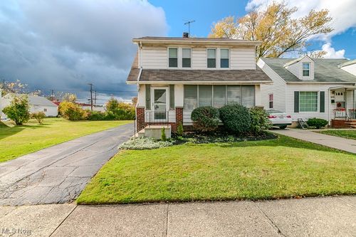 934 E 223rd St, Euclid, OH, 44123-3304 | Card Image