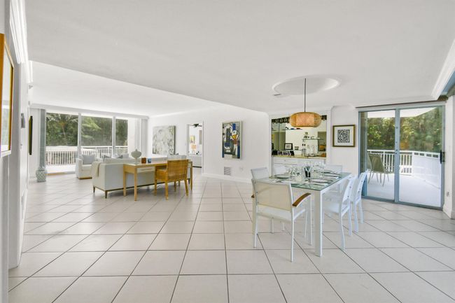 APT-112 - 2780 S Ocean Blvd, Condo with 2 bedrooms, 2 bathrooms and null parking in Palm Beach FL | Image 7