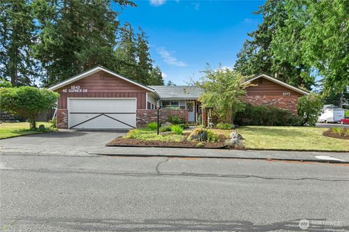 1643 Ne Sumner Dr, Oak Harbor, WA, 98277-2746 | Card Image